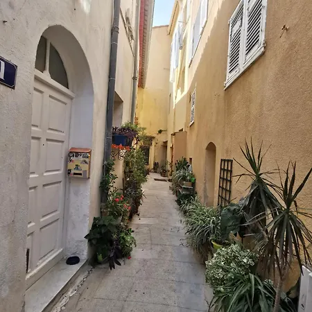 Appartement Le Palmier Doré - Calme à Jusqu'à 4 Personnes Menton